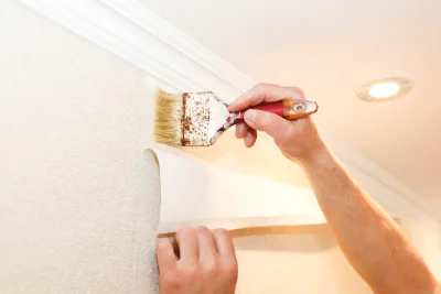 Pose de papier peint au Mont-Dieu — revêtements muraux et toiles de verre